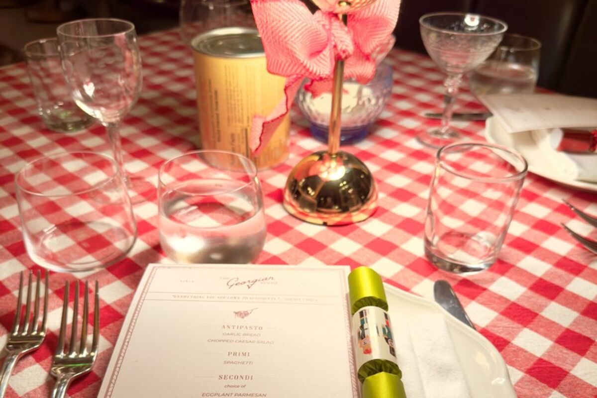 Table%20setting%20in%20the%20restaurant%20with%20menu%20and%20checkered%20tablecloths%2E