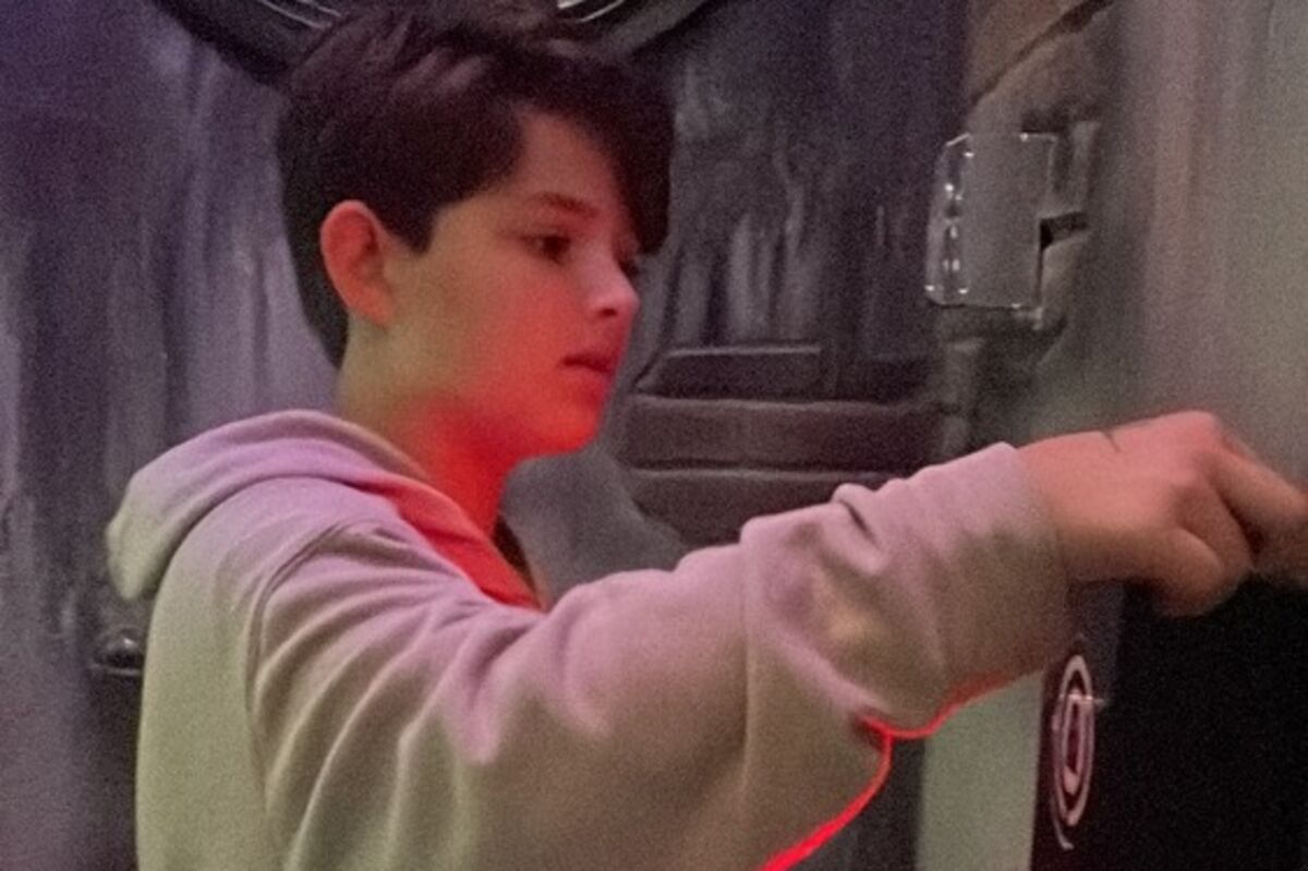 Boy%20trying%20to%20escape%20prison