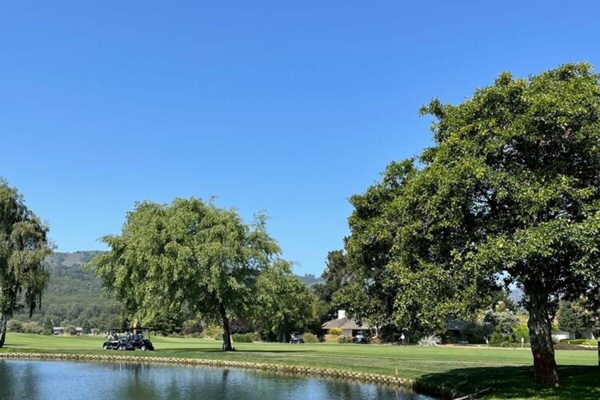 View%20of%20golf%20course%20and%20lake%2E