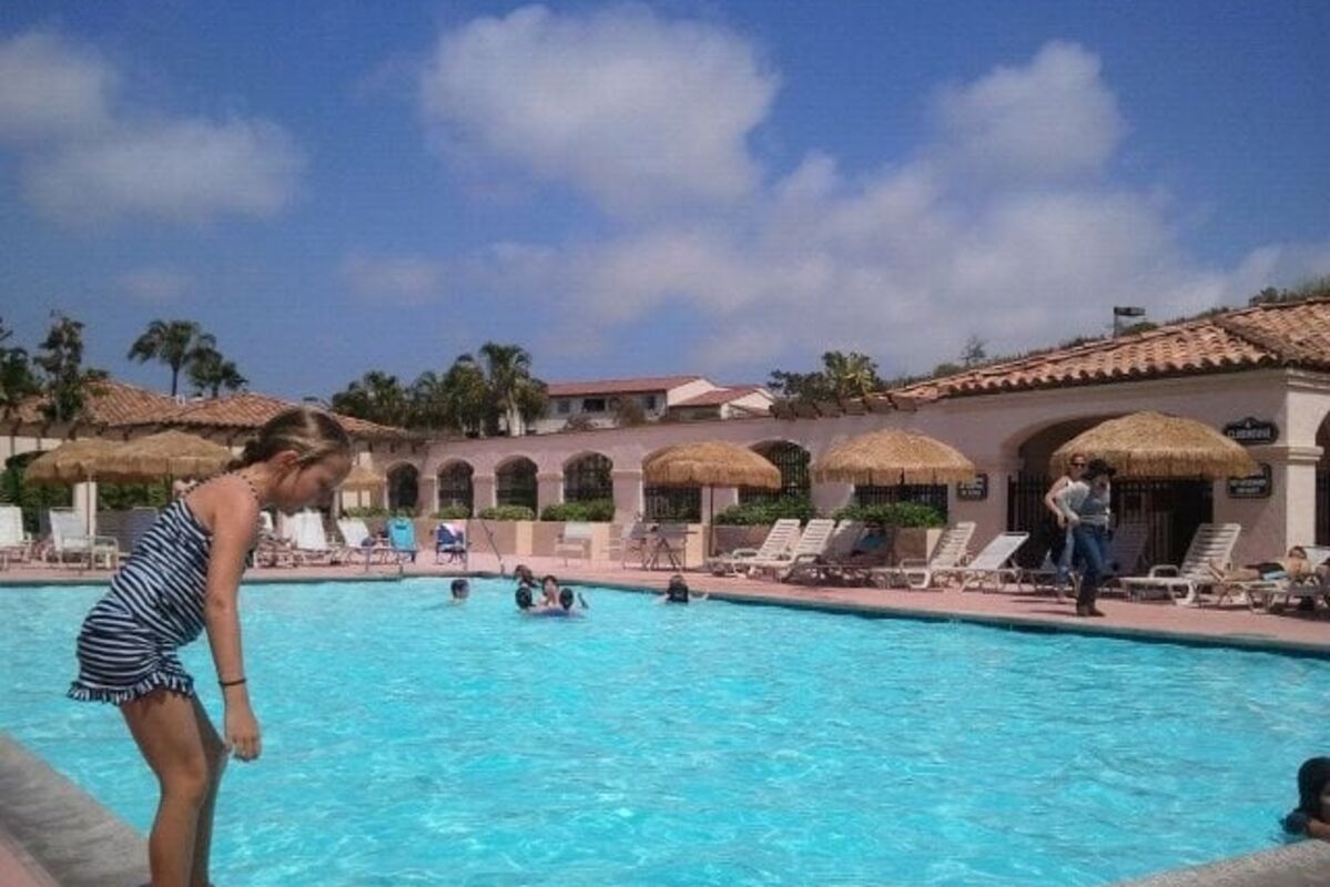 Girl%20about%20to%20jump%20in%20pool%20at%20a%20resort