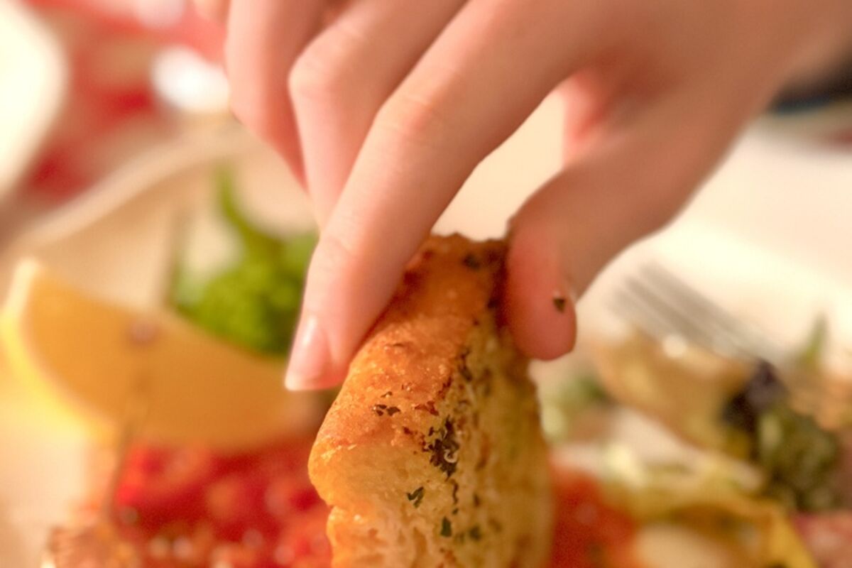 Dipping%20crusty%20garlic%20bread%20into%20marinara%20sauce%20at%20The%20Georgian%20Room