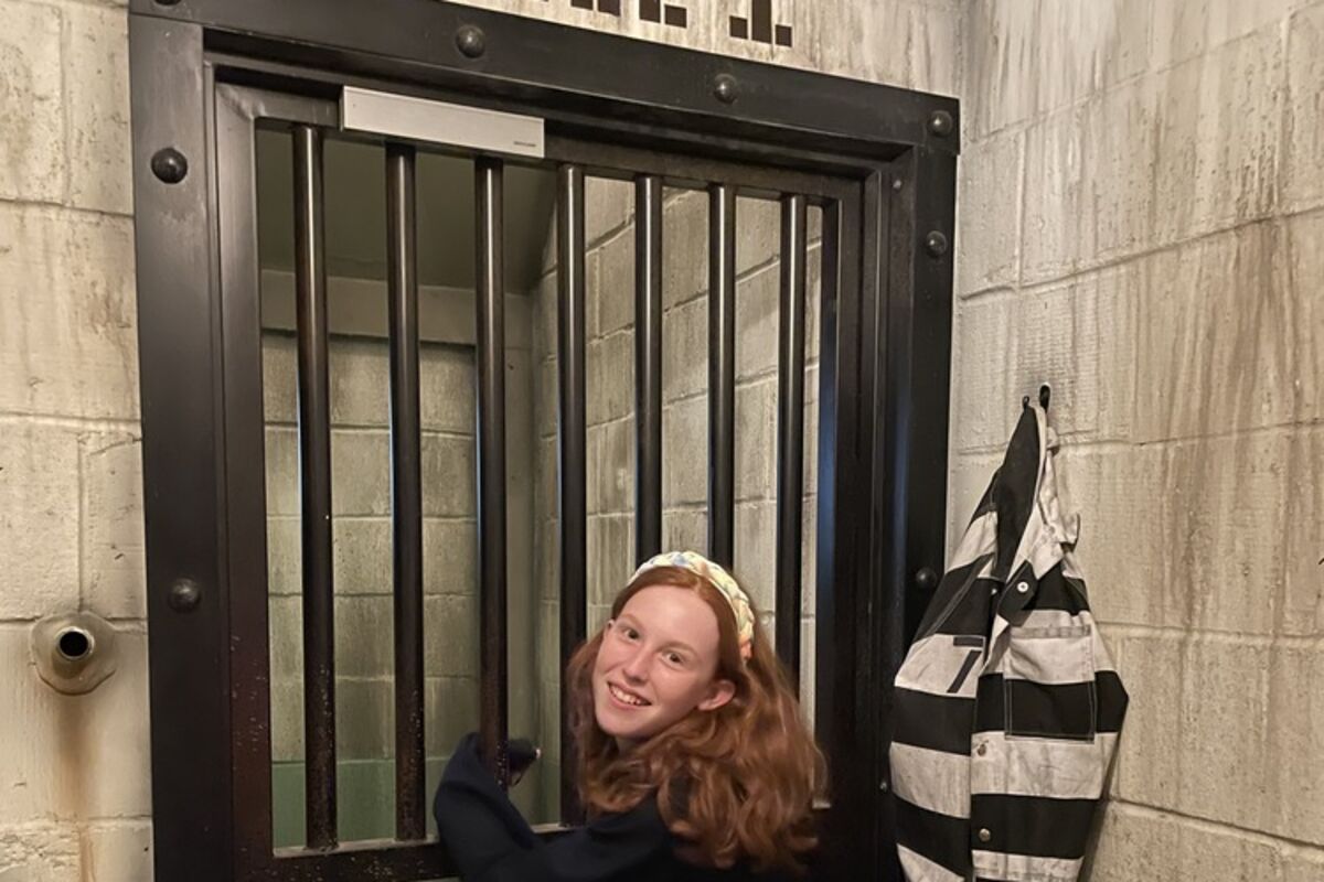 Girl%20in%20a%20prison%20cell%20trying%20to%20escape%21